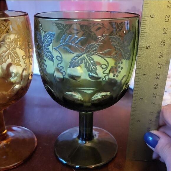 Vintage Mint 60s Set Of 2 Etched Grapes Colored Glass Goblets in Amber & Green - Picture 7 of 8